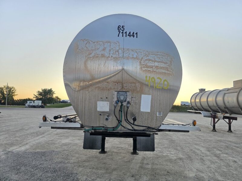 U-4920 2004 Polar 7000 Gallon Stainless Steel Semi Tanker
