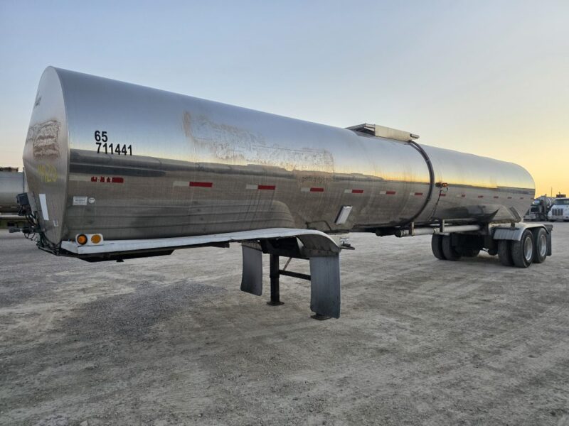 U-4920 2004 Polar 7000 Gallon Stainless Steel Semi Tanker
