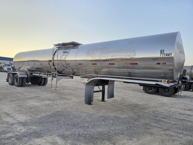 U-4920 2004 Polar 7000 Gallon Stainless Steel Semi Tanker