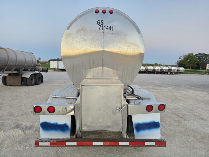 U-4920 2004 Polar 7000 Gallon Stainless Steel Semi Tanker