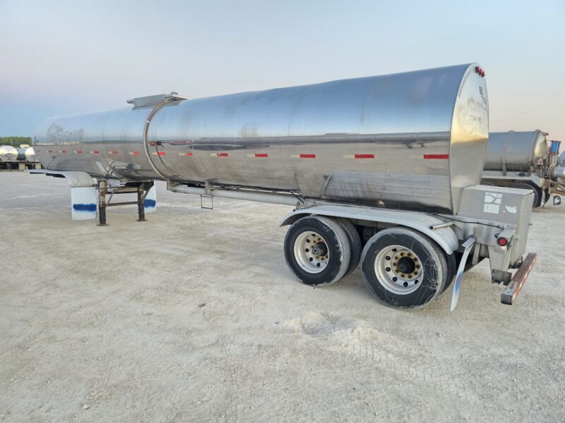 U-4920 2004 Polar 7000 Gallon Stainless Steel Semi Tanker