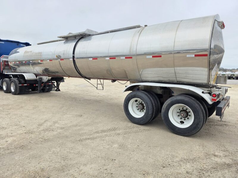 U-4926 1998 Polar 7000 Gallon Stainless Steel Semi Tanker