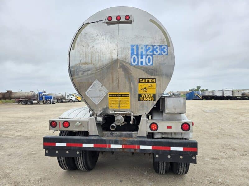 U-4926 1998 Polar 7000 Gallon Stainless Steel Semi Tanker