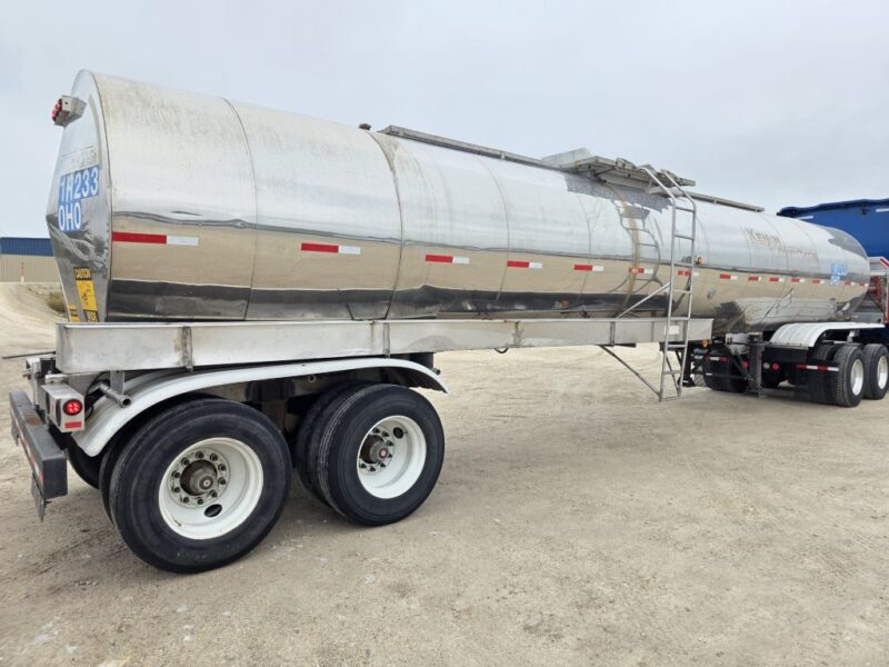 U-4926 1998 Polar 7000 Gallon Stainless Steel Semi Tanker