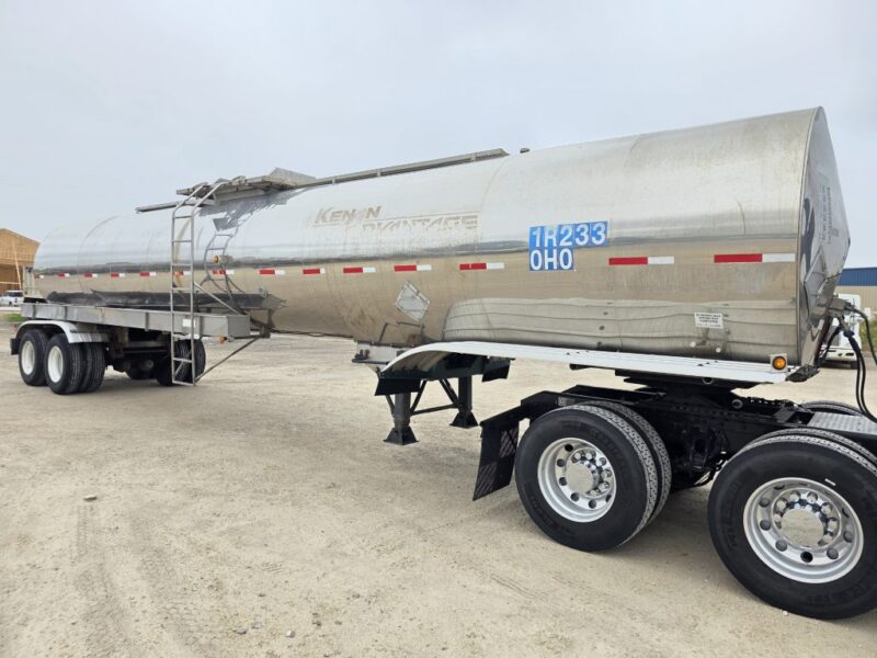 U-4926 1998 Polar 7000 Gallon Stainless Steel Semi Tanker