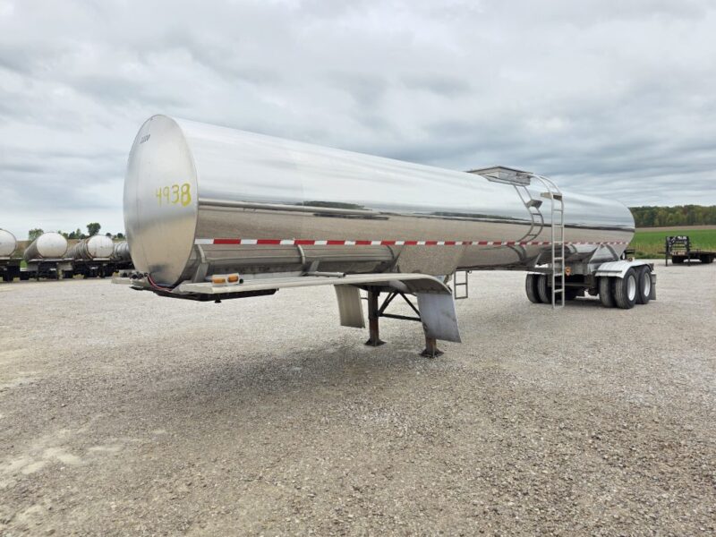 U-4938 2003 West-Mark 6400 Gallon Stainless Steel Semi Tanker