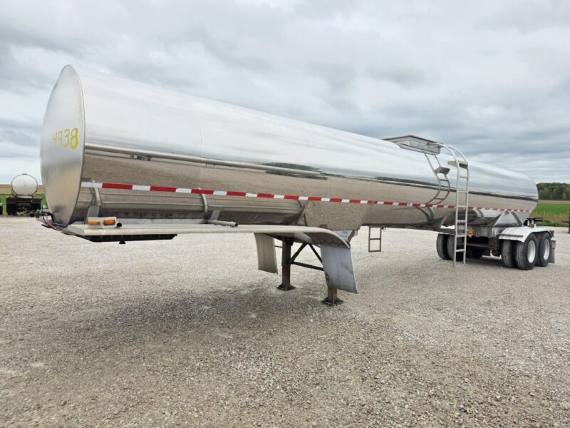 U-4938 2003 West-Mark 6400 Gallon Stainless Steel Semi Tanker