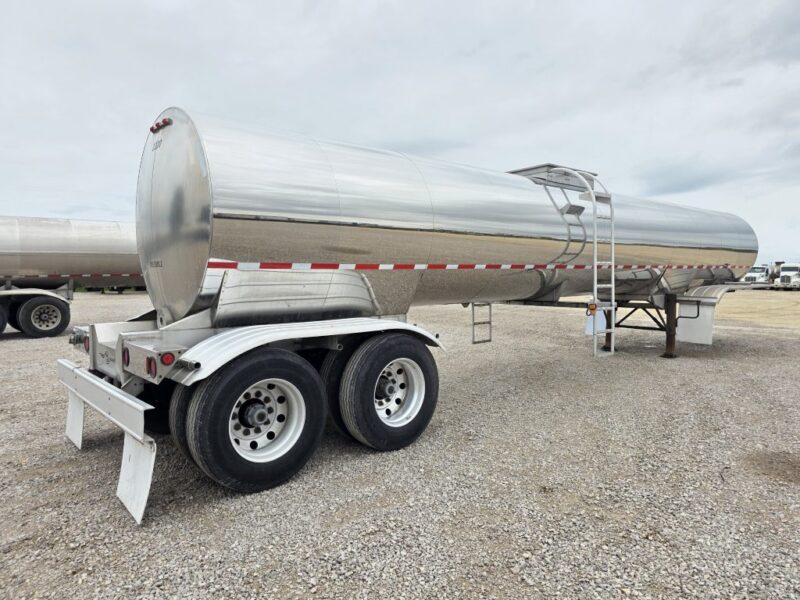 U-4938 2003 West-Mark 6400 Gallon Stainless Steel Semi Tanker