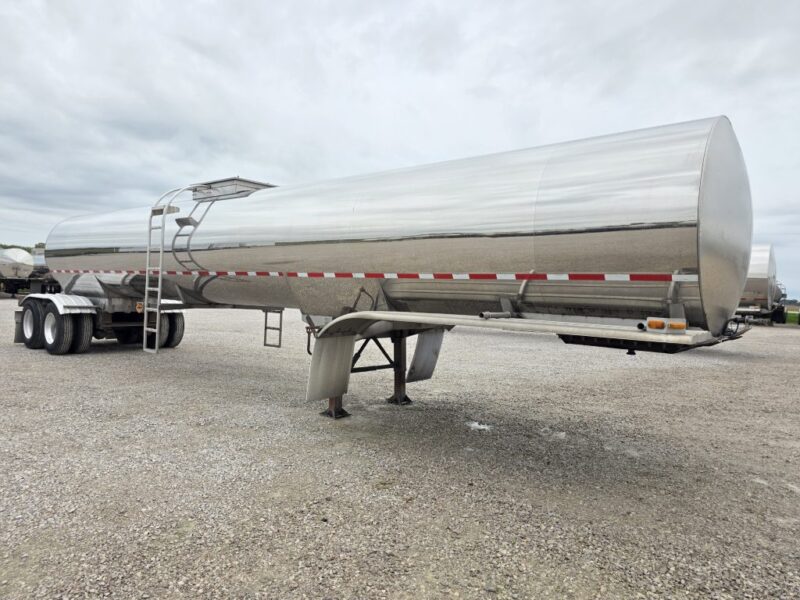 U-4938 2003 West-Mark 6400 Gallon Stainless Steel Semi Tanker