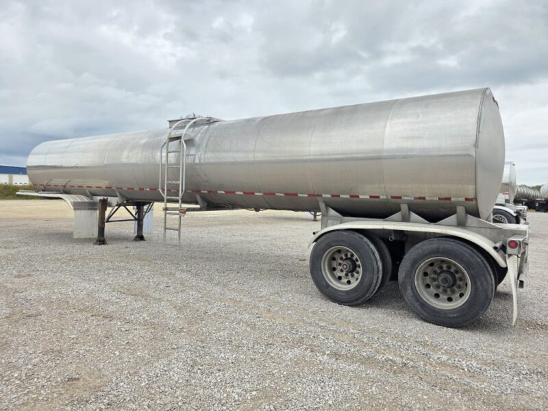 U-4939 2006 West-Mark 6400 Gallon Stainless Steel Semi Tanker