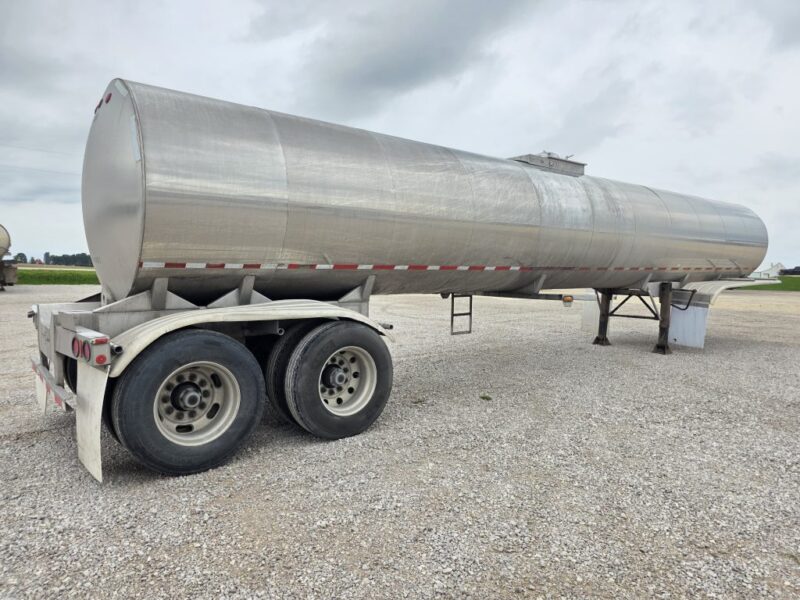 U-4939 2006 West-Mark 6400 Gallon Stainless Steel Semi Tanker