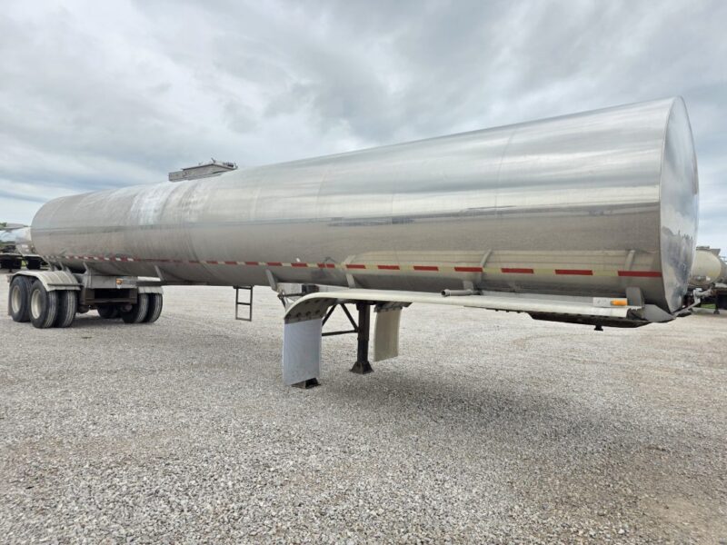 U-4939 2006 West-Mark 6400 Gallon Stainless Steel Semi Tanker