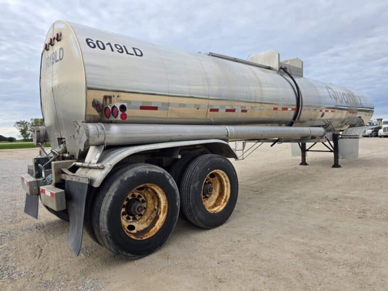 U-4937 1984 Polar 7000 Gallon Stainless Steel Semi Tanker