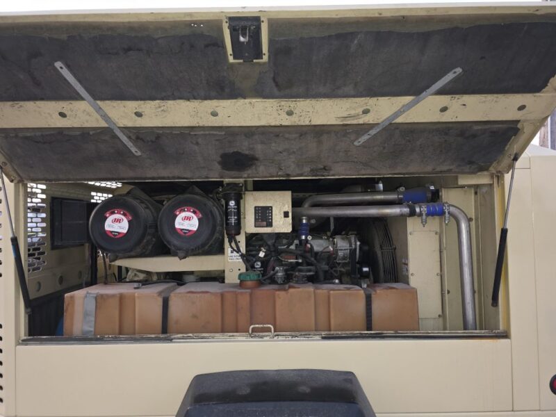 AC-127 375 CFM 2011 Doosan 4.5L John Deere Engine Air Compressor