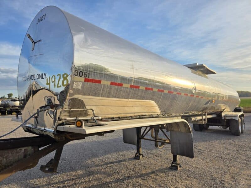 U-4928 2001 Tremcar 6700 Gallon Stainless Steel Semi Tanker