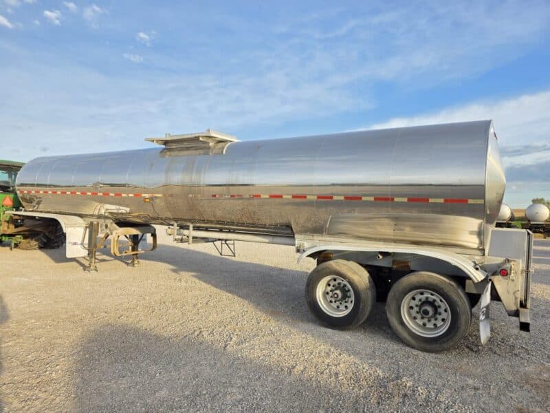 U-4928 2001 Tremcar 6700 Gallon Stainless Steel Semi Tanker