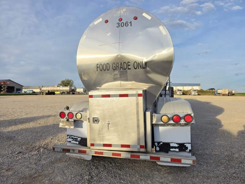 U-4928 2001 Tremcar 6700 Gallon Stainless Steel Semi Tanker