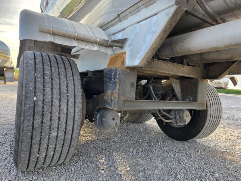 U-4928 2001 Tremcar 6700 Gallon Stainless Steel Semi Tanker