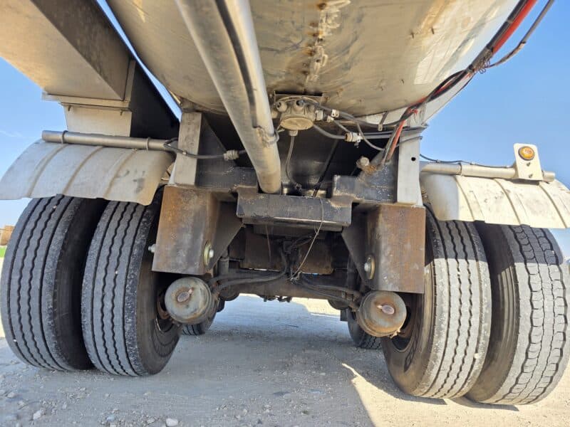 U-4922 1998 Polar 7000 Gallon Stainless Steel Semi Tanker