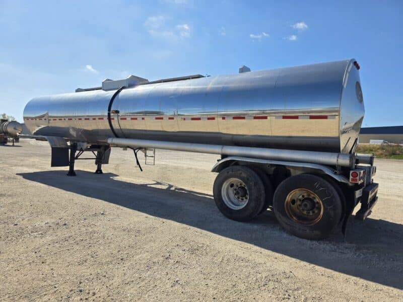 U-4927 1998 Polar 7000 Gallon Stainless Steel Semi Tanker