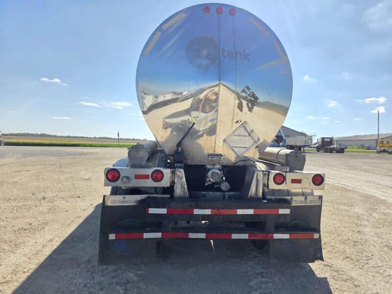 U-4927 1998 Polar 7000 Gallon Stainless Steel Semi Tanker