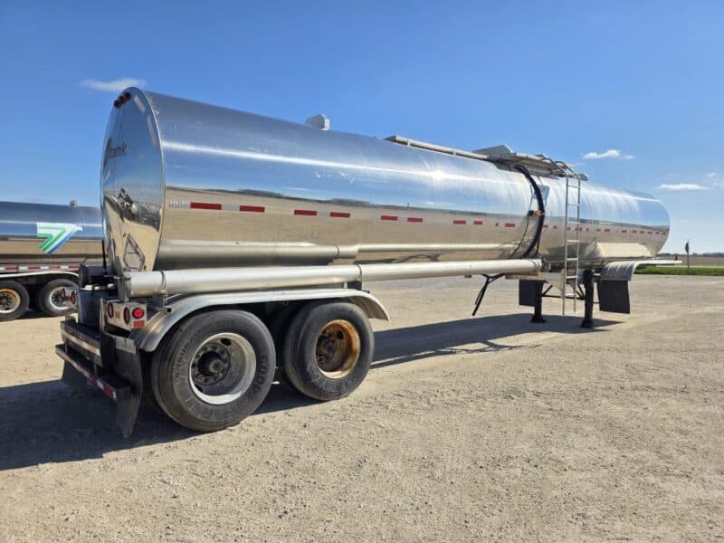 U-4927 1998 Polar 7000 Gallon Stainless Steel Semi Tanker