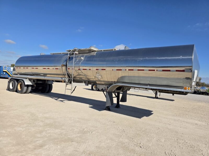 U-4927 1998 Polar 7000 Gallon Stainless Steel Semi Tanker
