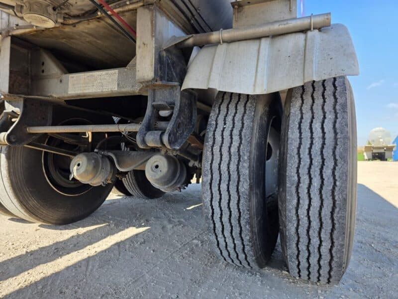 U-4927 1998 Polar 7000 Gallon Stainless Steel Semi Tanker