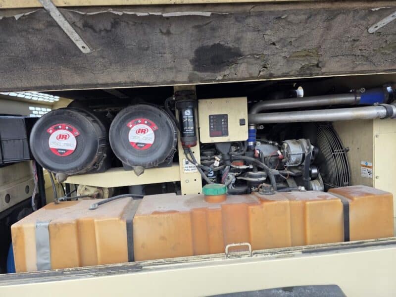 AC-127 375 CFM 2011 Doosan 4.5L John Deere Engine Air Compressor