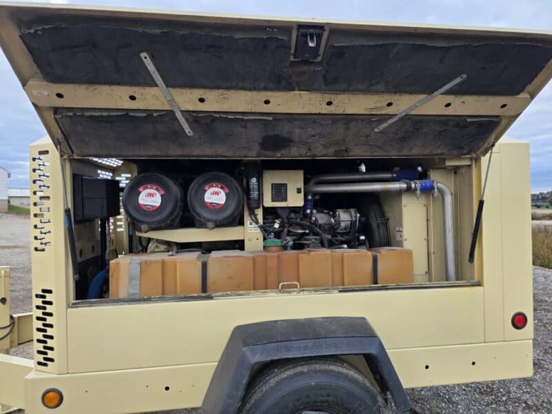 AC-127 375 CFM 2011 Doosan 4.5L John Deere Engine Air Compressor